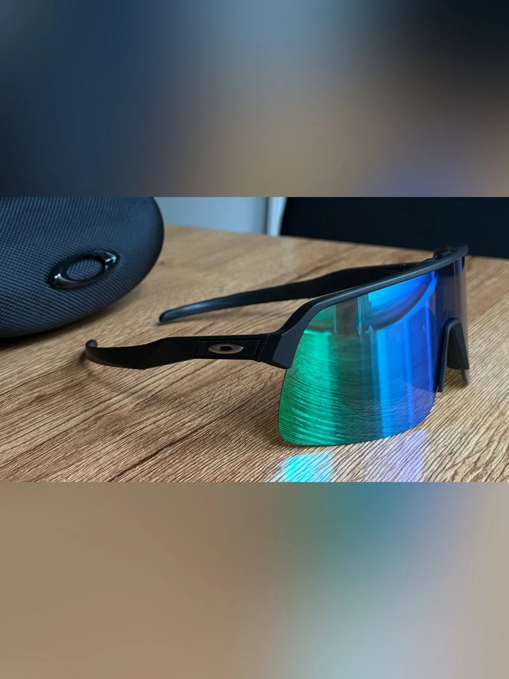 BRAND NEW Oakley Black Frame Sunglasses with Green Lenses